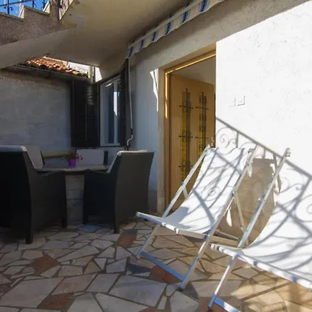 Magdic - Two Bedroom With Terrace Apartament