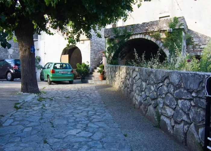 Magdic - Two Bedroom With Terrace Apartment Brzac