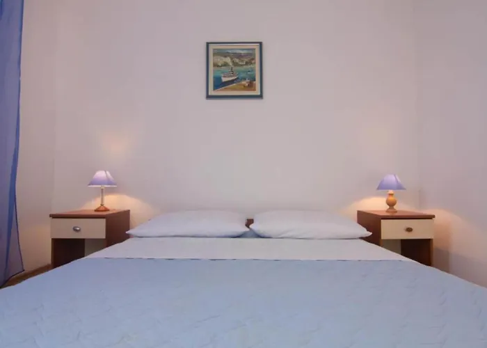 Magdic - Two Bedroom With Terrace Apartment Brzac