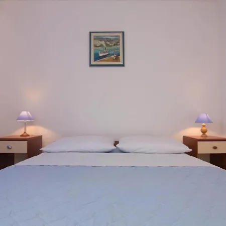 Magdic - Two Bedroom With Terrace Apartmán Brzac